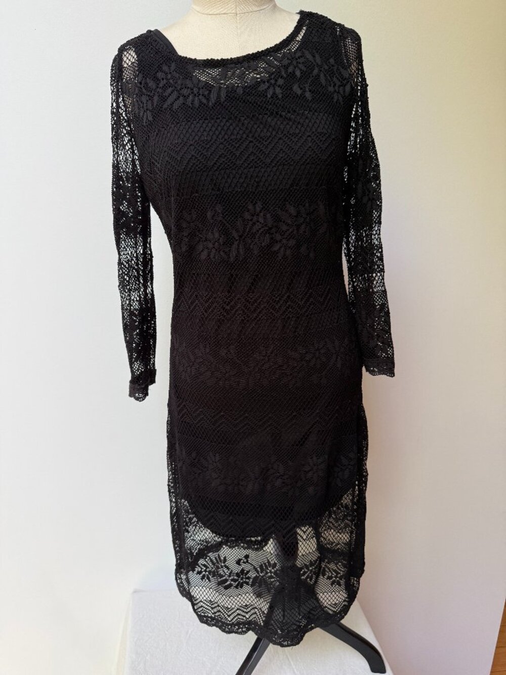 Black lace dress womens size Medium Bar III Timeless LBD Romantic